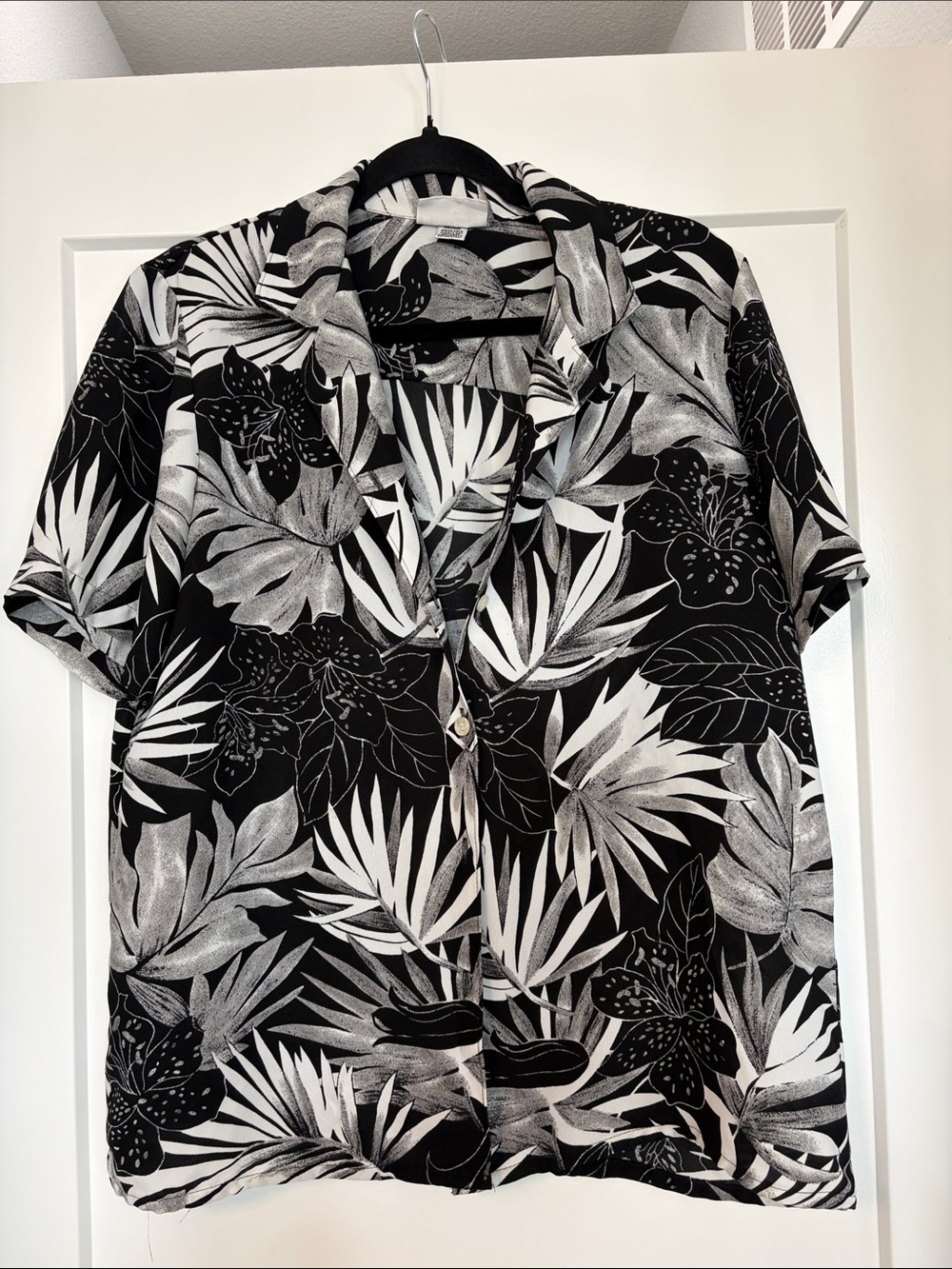 Alfred Dunner Black & White Tropical Print Casual Button-Down Shirt